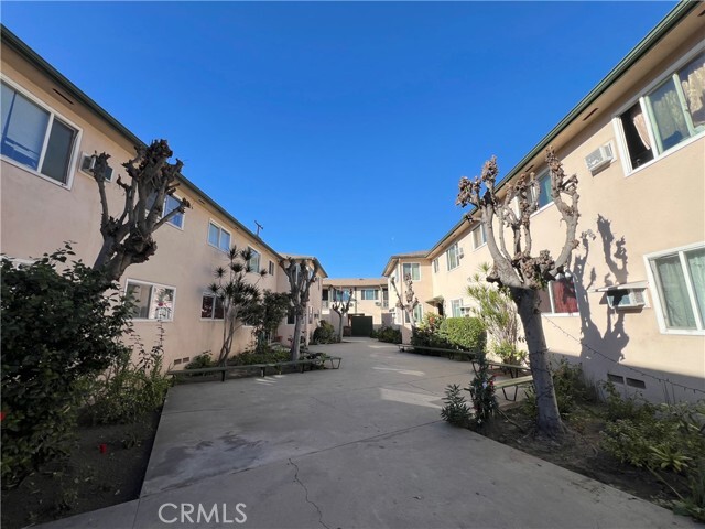 Foto del edificio - 6345 Templeton St