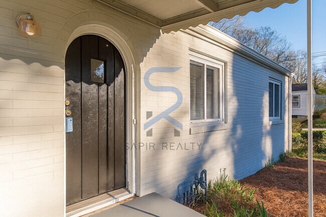 Foto del edificio - LIMITED-TIME OFFER! Apply today with NO APPLICATION FEE! Terms apply. Call (678) 487-7896, Option...