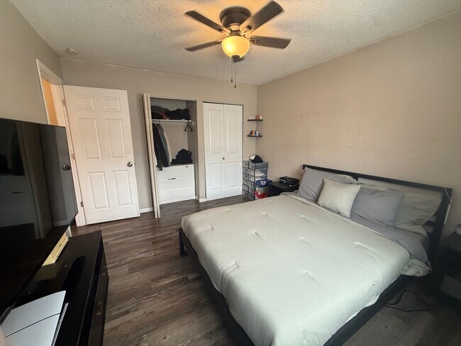 Foto del edificio - 814 11th Ave SE