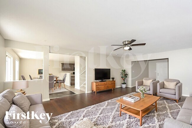 Foto del edificio - 1451 Round Lake Rd