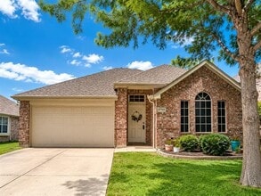 Building Photo - 3705 Applewood Rd