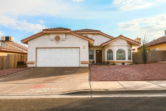 Foto del edificio - SPACIOUS 3-BEDROOM HOME WITH MOUNTAIN AND ...