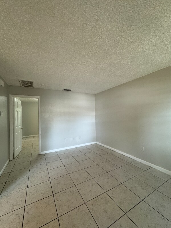 Building Photo - 3018 Allred Dr