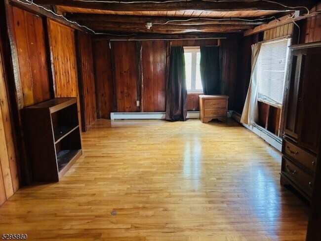 Foto del edificio - 447 Lakeside Rd