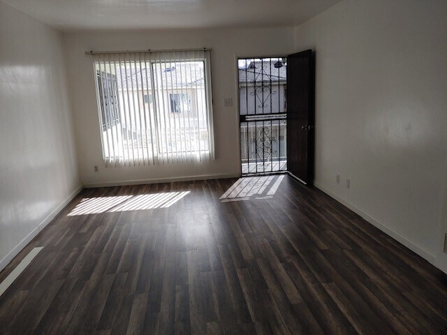 Building Photo - 2625 Pine Pl