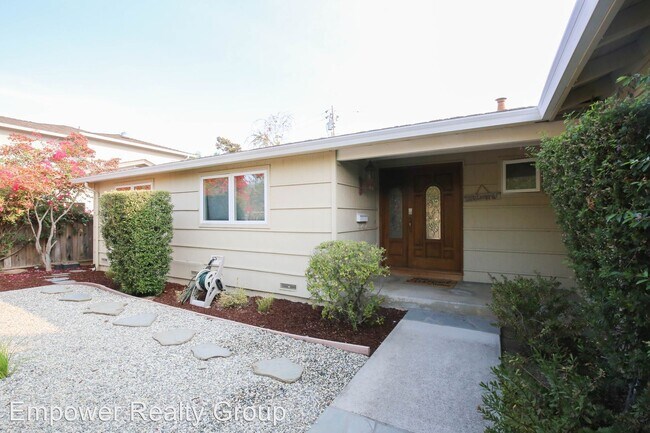 Building Photo - 3 br, 3 bath House - 10746 Linda Vista Dr