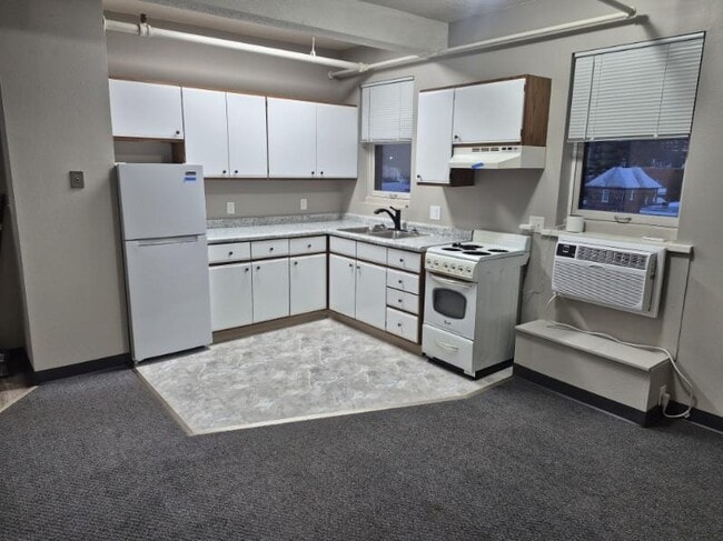 Building Photo - 301 N Riverfront Dr