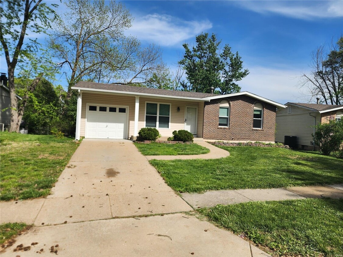 1529 Codorniz Ln, Fenton, MO 63026 House Rental in Fenton, MO