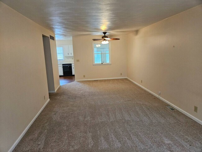 Foto del edificio - 121 E South St