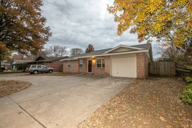 Building Photo - COMING SOON!! 4 Bed 2.5 Bath COZY home wit...