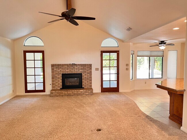 Building Photo - SOUTHWEST BAKERSFIELD