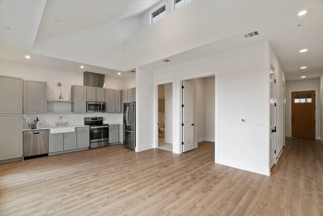 Building Photo - 4704 Sunset Trail