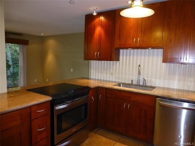 Building Photo - 1601 Ulupuni St