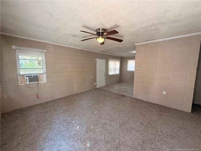 Foto del edificio - 425 Squirrel St