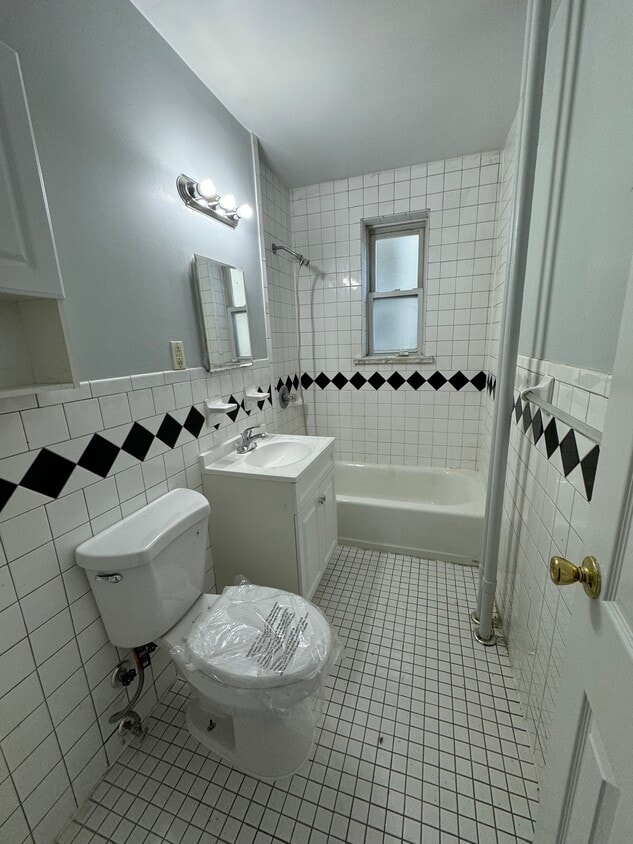 Primary Photo - 5915 Boulevard E
