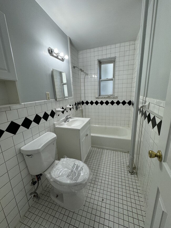Building Photo - 5915 Boulevard E