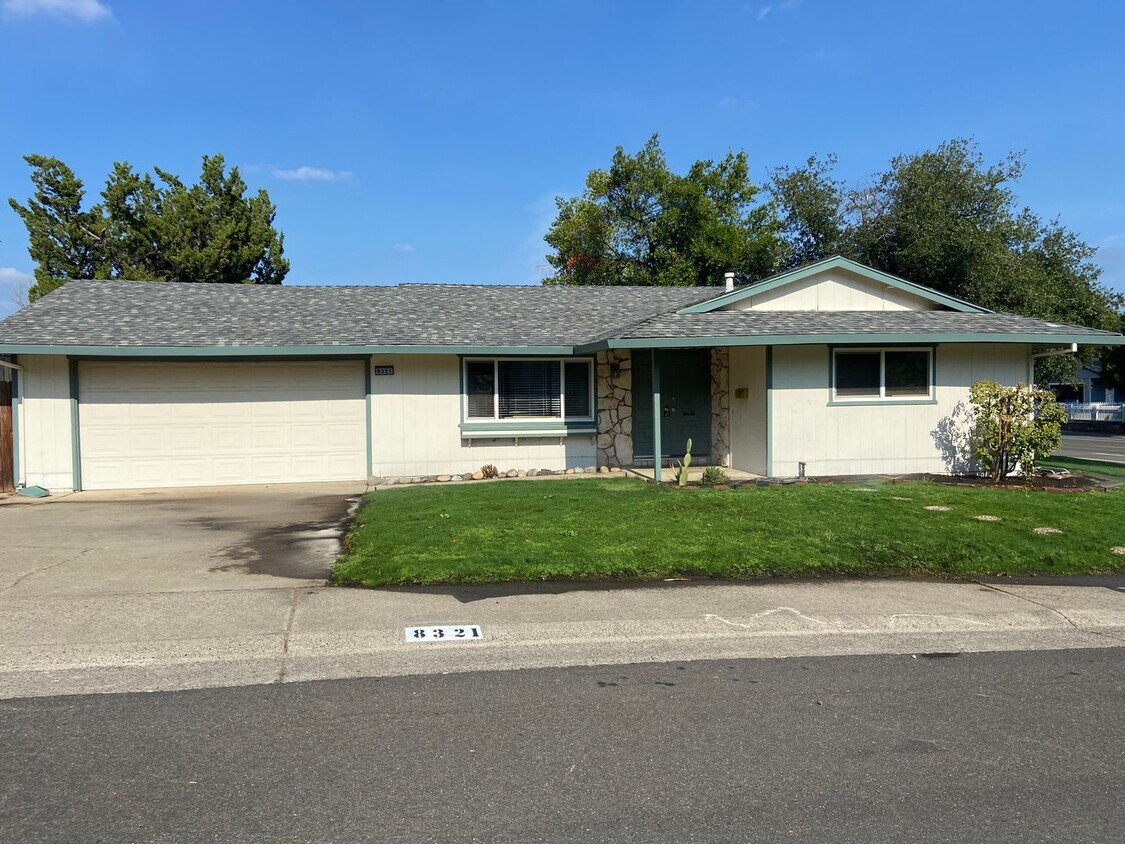 Foto principal - Orangevale 3 bdrm, 2 bath home near school...