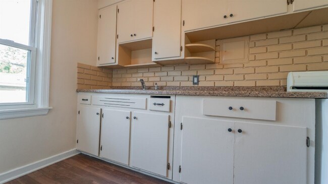 Building Photo - 8148 Highland Pl