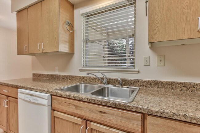 Building Photo - 4609 Braeburn Dr