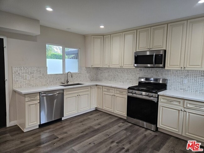 Foto del edificio - 5062 CA-27