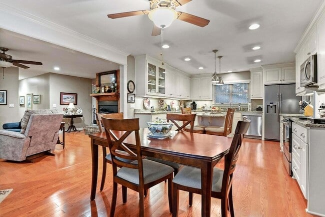 Building Photo - 302 Summerset Ln