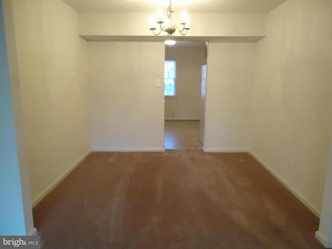 Building Photo - 7 Farrell Ln