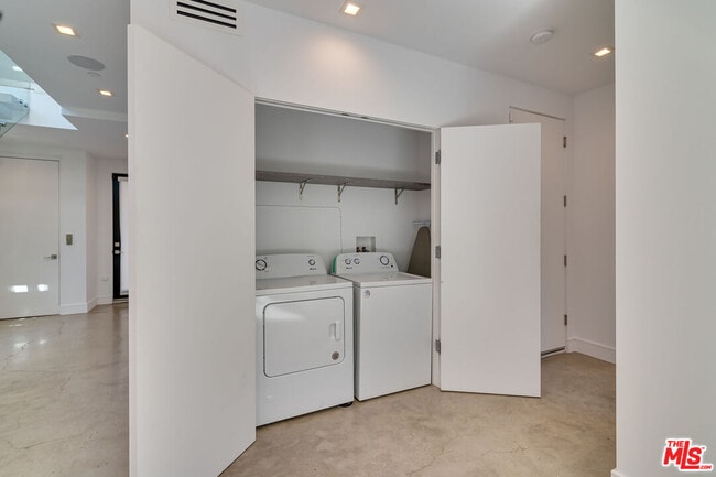 Foto del edificio - 11347 Mississippi Ave