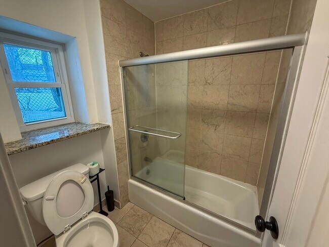 Foto del edificio - 250 Dudley St