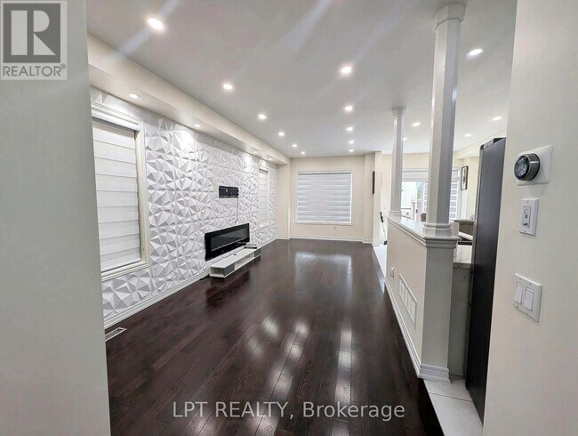 Building Photo - 22 Dufay Rd