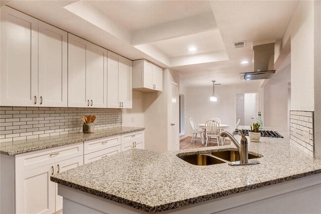 Foto del edificio - 11639 River Oaks Trail