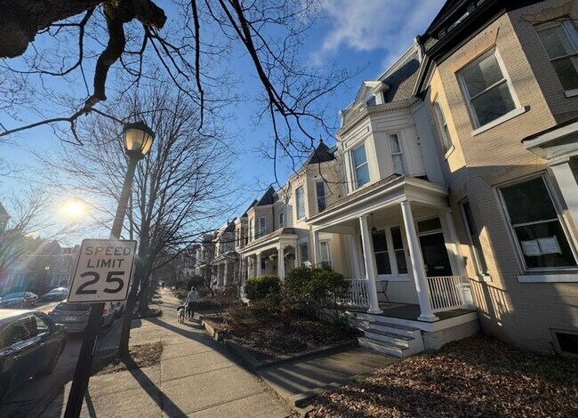 Vista de calle - 1843 W Grace St