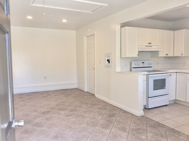Living area - 3442 Colonial Ave