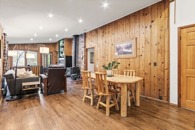 Foto del edificio - 838 Lakeshore Dr