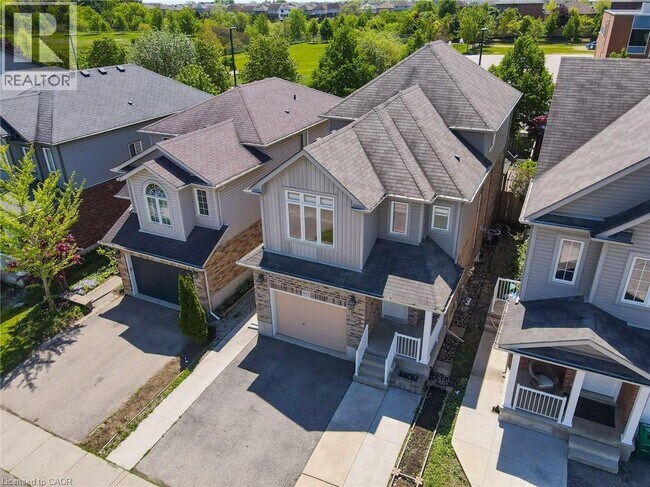 Building Photo - 357 Parkvale Dr