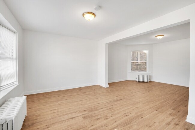 Building Photo - 3722 N Clark St