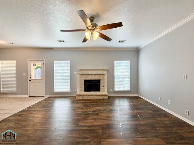Foto del edificio - 518 Willow Grove Dr