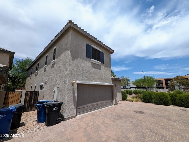 Building Photo - 14182 W Country Gables Dr