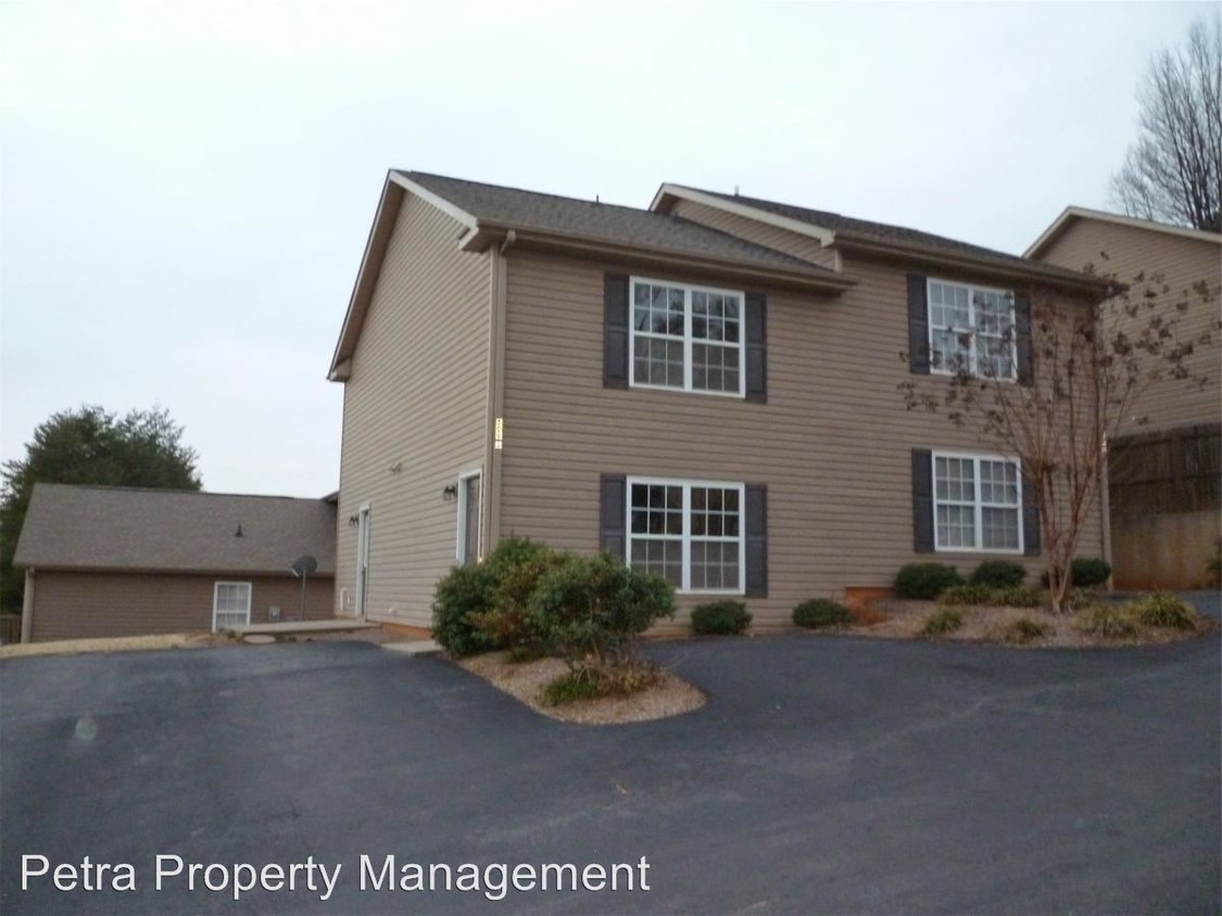 Foto principal - 509 Fairview Rd