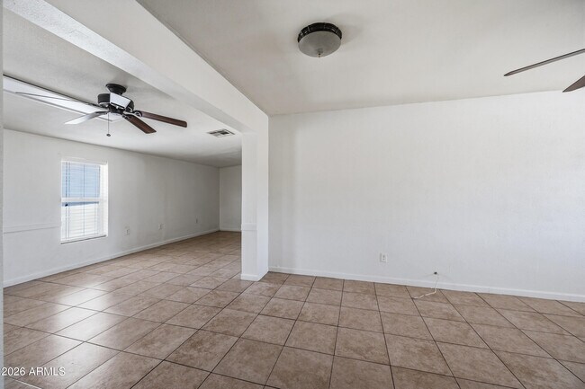 Foto del edificio - 12422 N Cherry Hills Dr E