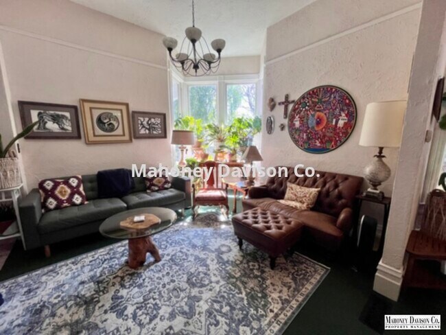 Foto del edificio - Queen Anne Victorian 5 bdr/3 ba to include...