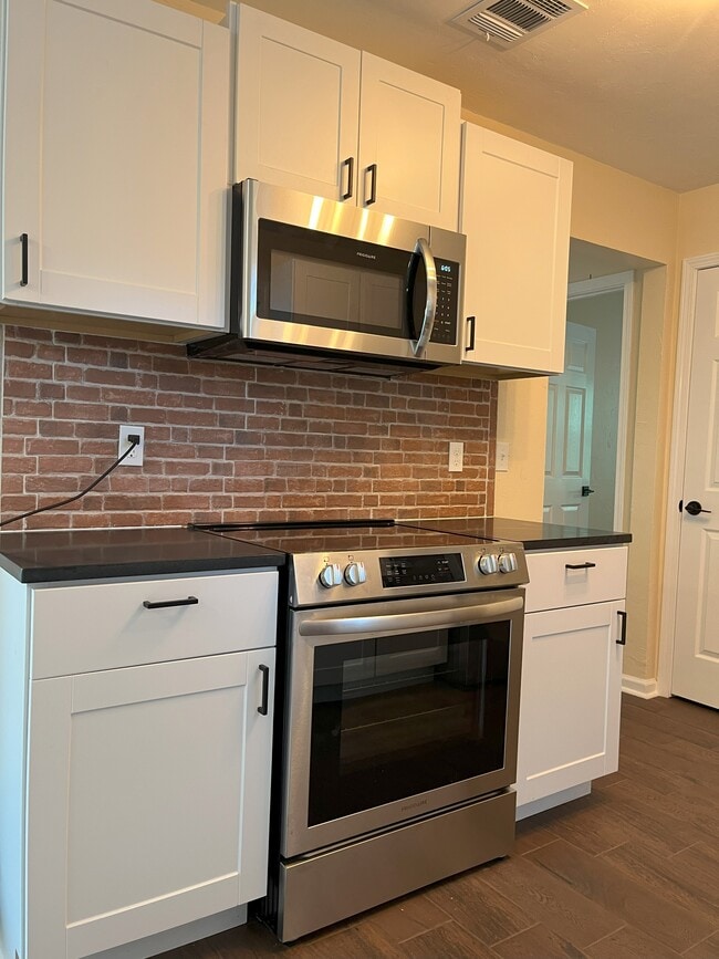 Building Photo - 728 Pointe Ct
