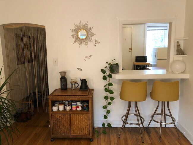 Building Photo - 2504 N California Ave