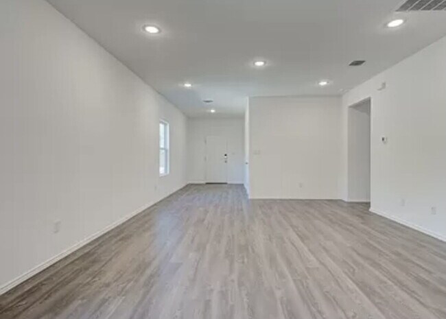 Building Photo - "Spacious 3-Bedroom Gem with 2 Full Baths on Chandler Road - Your San Antonio Sanctuary Awaits!"
