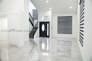 Building Photo - 2523 Bogota Ave