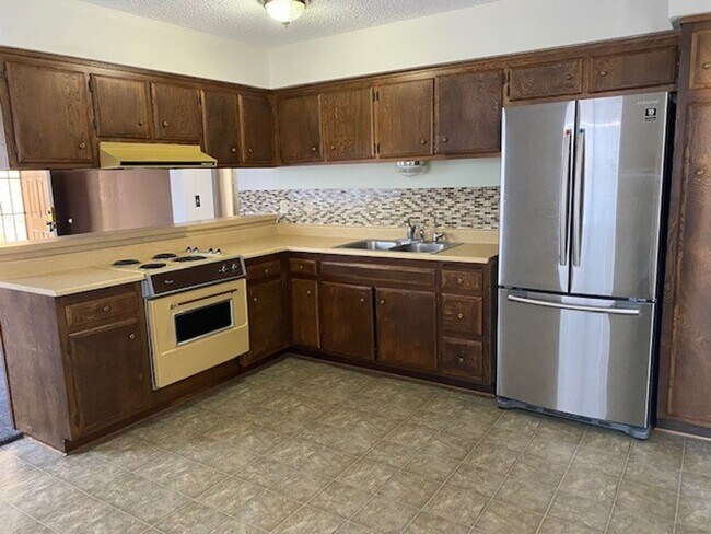 Foto del edificio - 2 bedroom 1 Bath lower level condo with Ga...