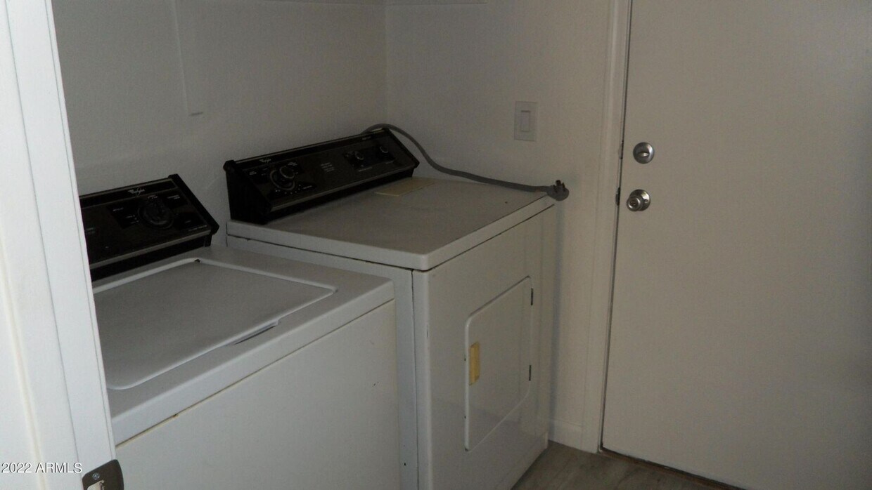 Foto del edificio - Brookside Village 3 Bed 2 Bath!