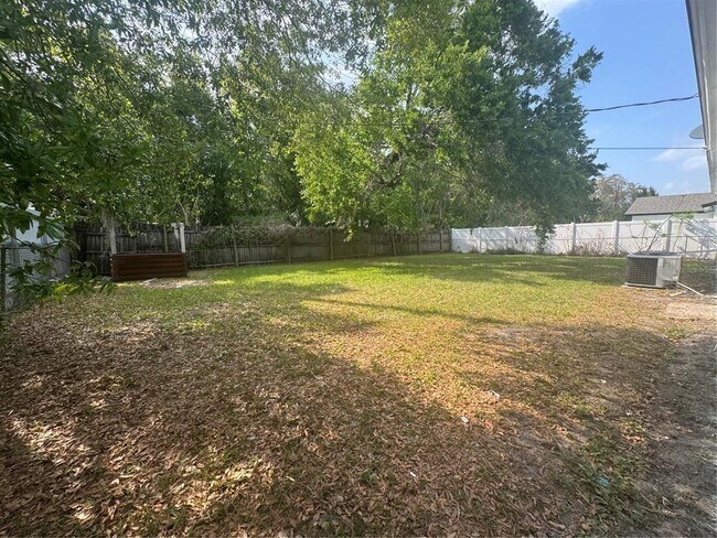 Foto del edificio - 5738 Cardinal Guard Ave