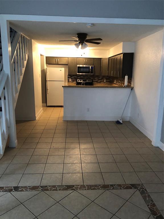Building Photo - 12229 Sandpiper Dr