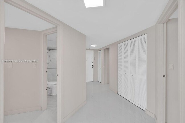 Building Photo - 2333 Brickell Ave