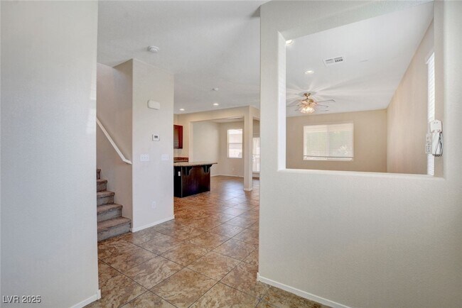 Foto del edificio - 7419 Bakewell Ave